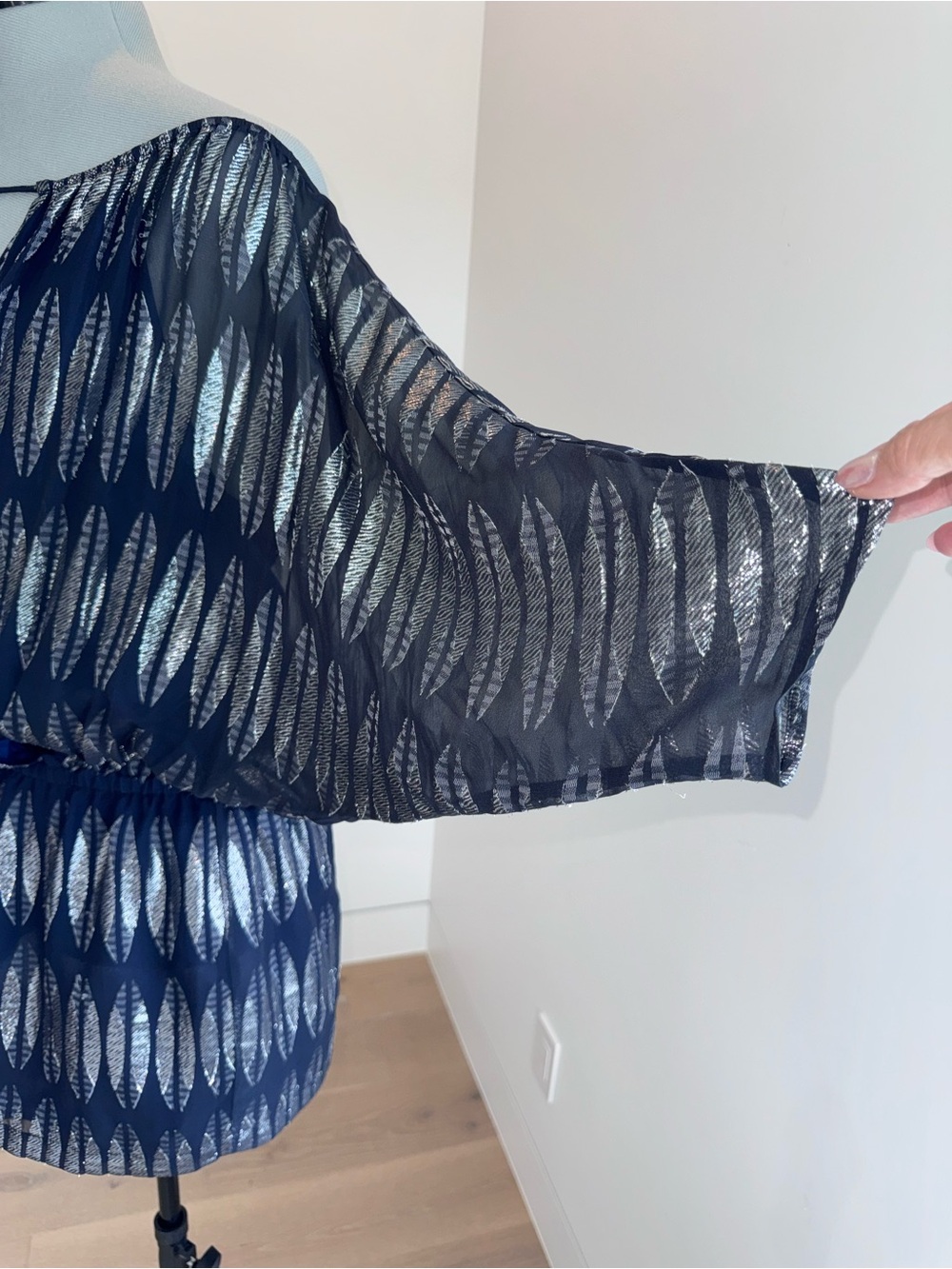 Navy Metallic Leaf-Pattern Long Sleeve Dress - Picture 8 of 9